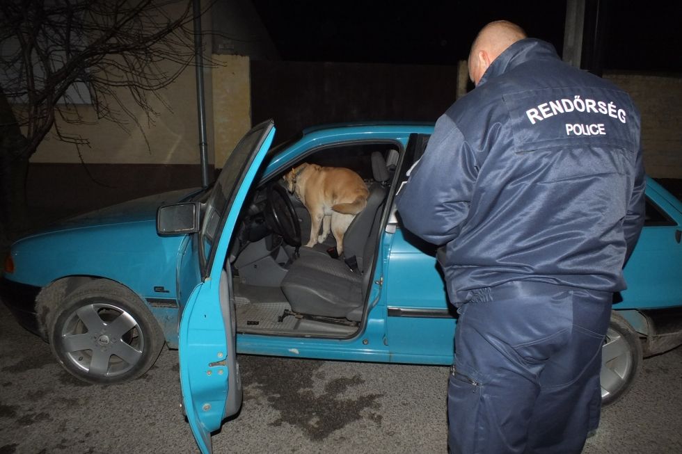 Drogot találtak a kocsiban