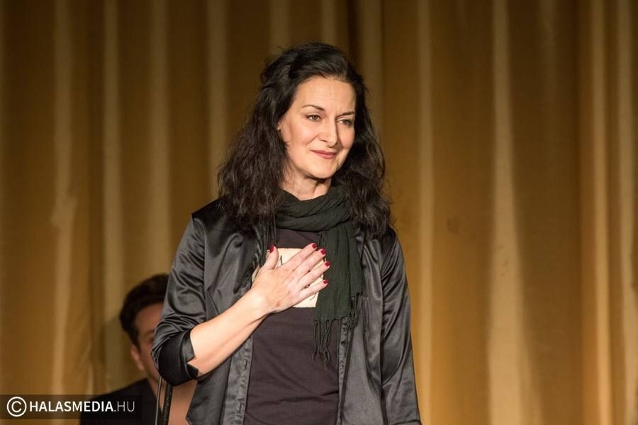 Kalmár Zsuzsa színésznő a Forrás Klubban