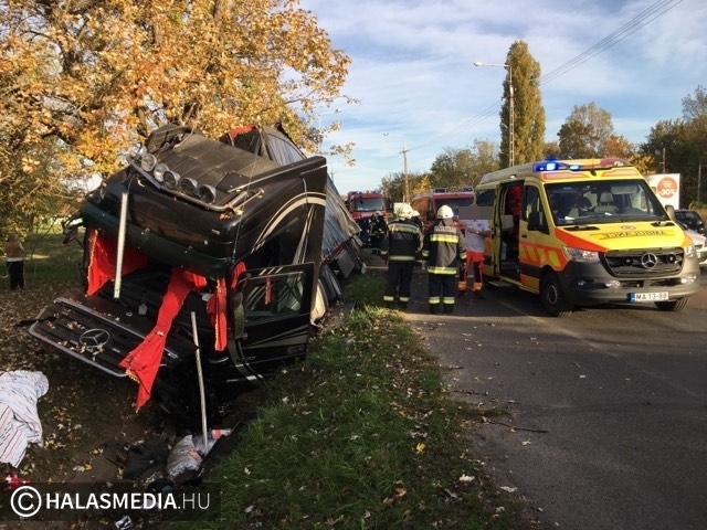 Kizuhant a fülkéből a kamionsofőr (galéria)