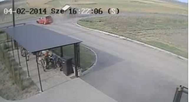 Súlyosan sérült a sofőr (videóval)