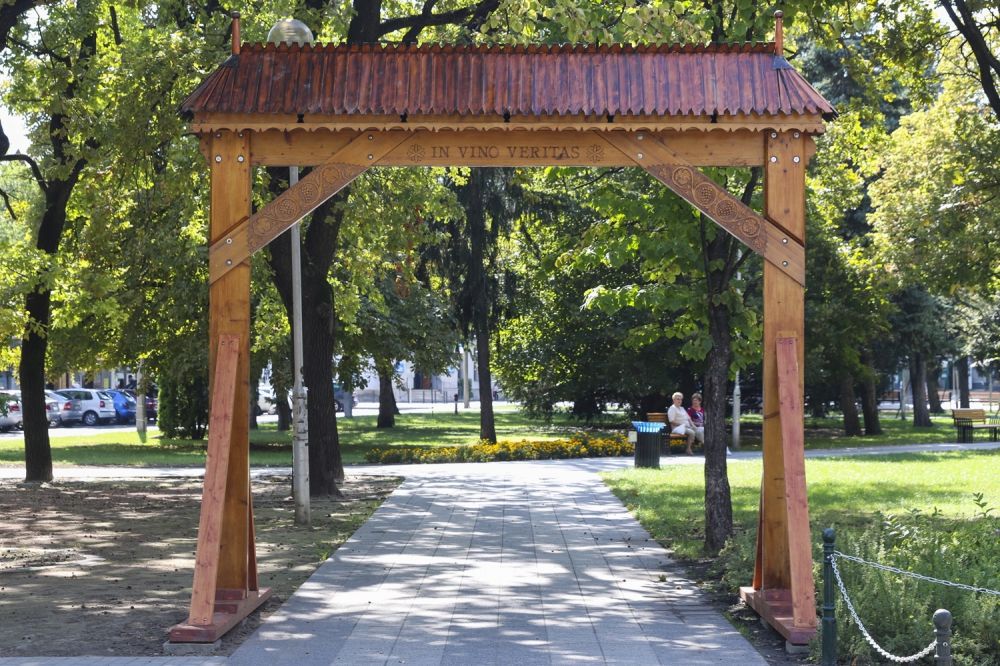 Helyére került a „szüreti” székelykapu