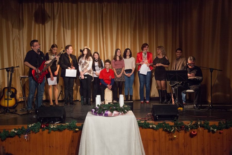 Dallal várták a karácsonyt