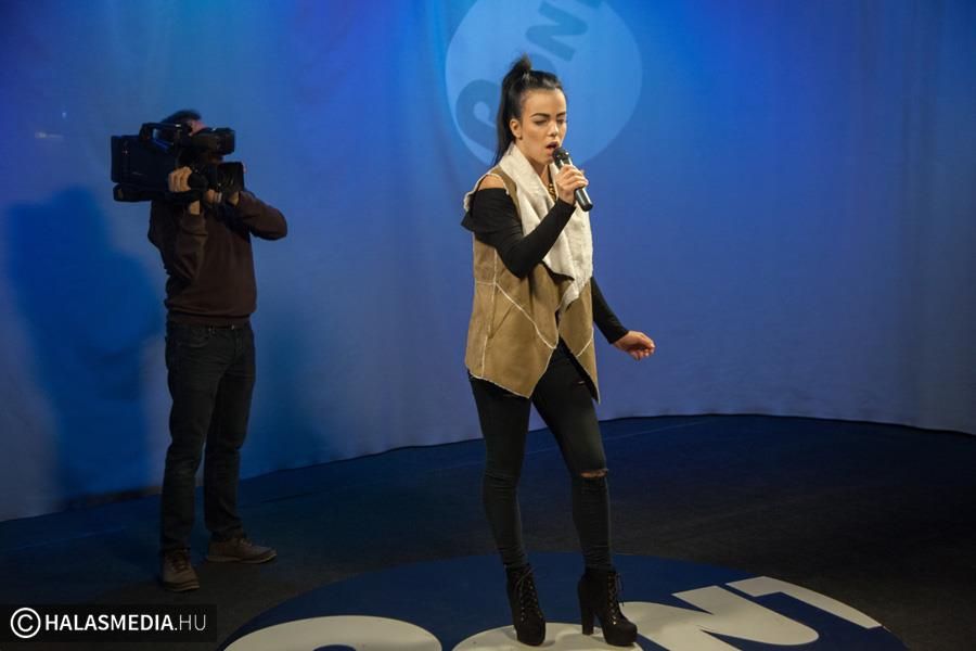 Nyolcadszor száll a dal