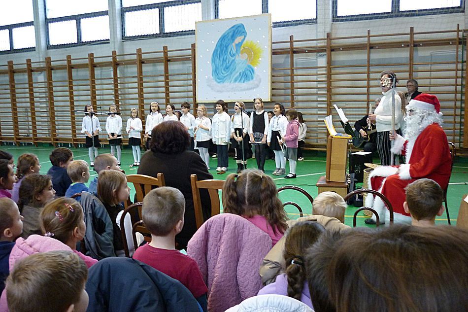 Ovisoknak énekeltek