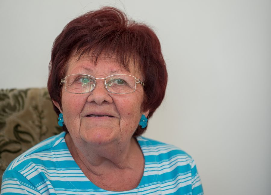 (►) Kati néni tükre