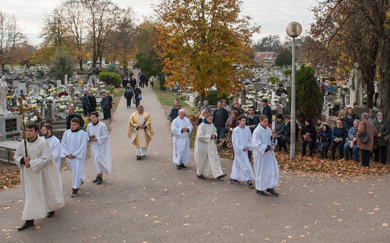 Egyházi szertartások Mindenszentekkor 