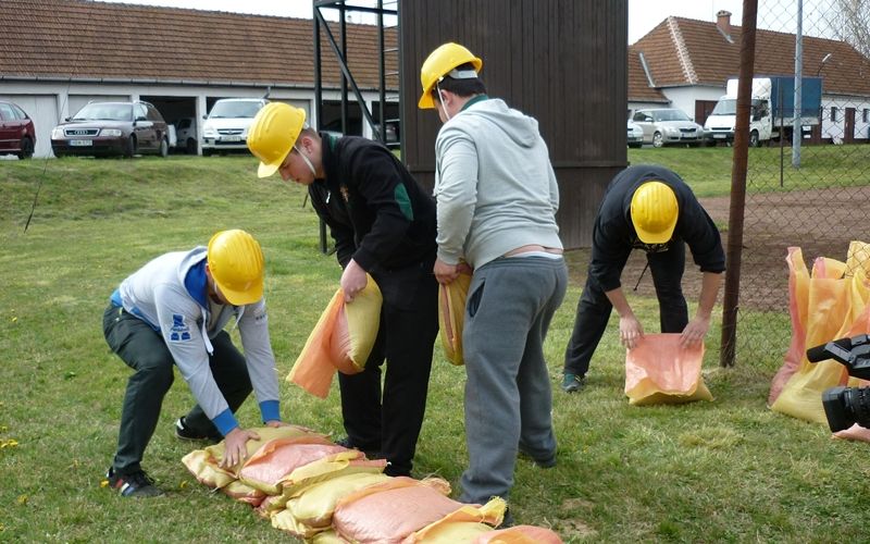 (►)Mocsárjárás, sebellátás, izgalmas próbák