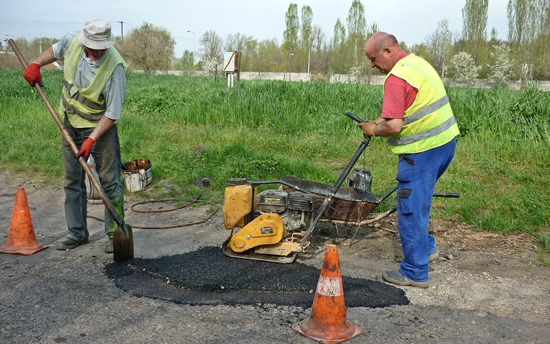 Folyamatban a kátyúzások
