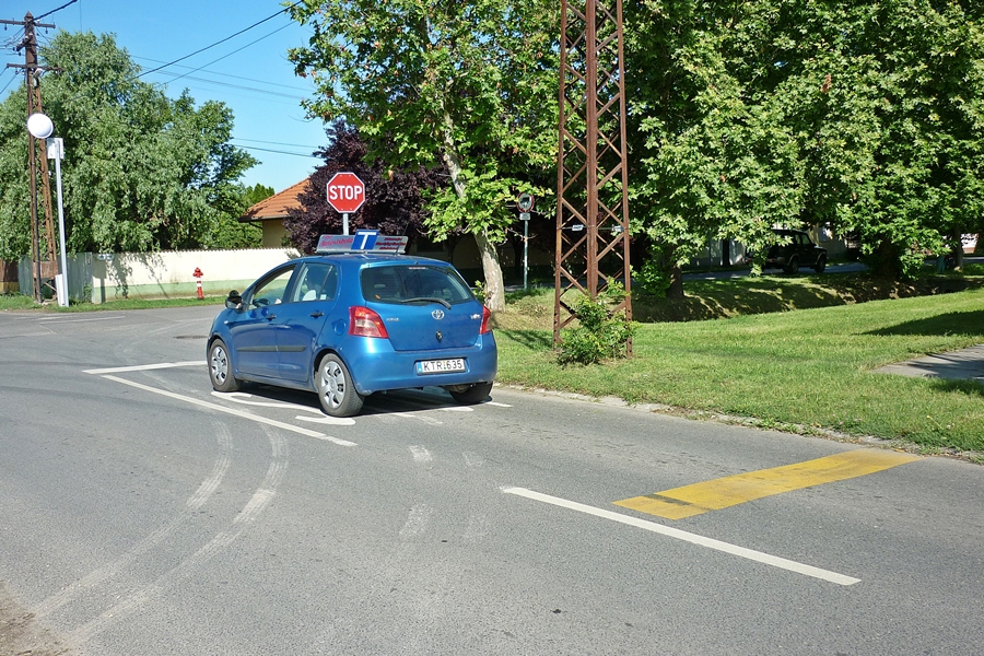 Sárga sáv figyelmeztet