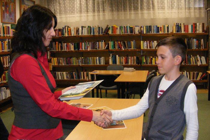 Díjátadó a könyvtárban