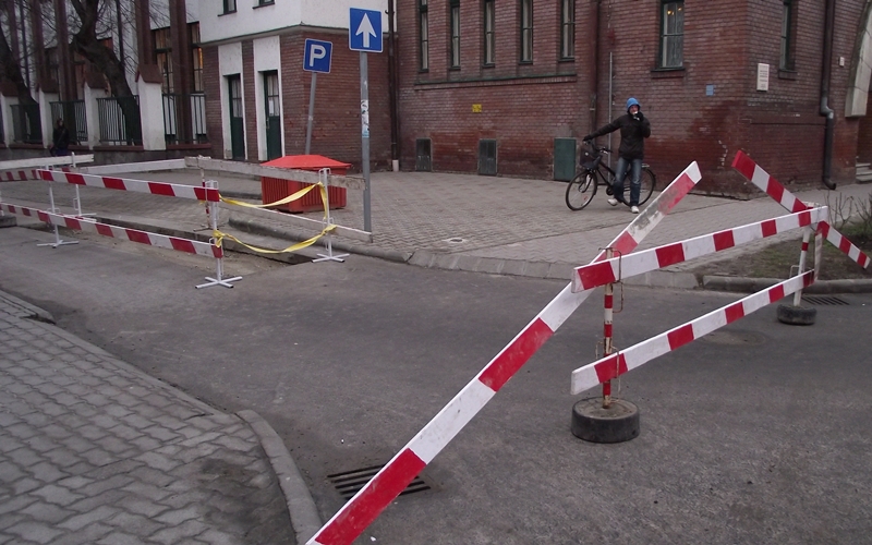 Zárva a Kígyó utca