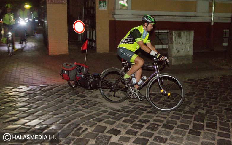 Nagy kihívásba kezdett Totya