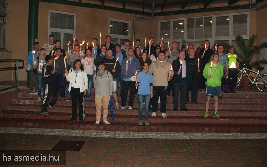 (►) Együtt sportol Halas