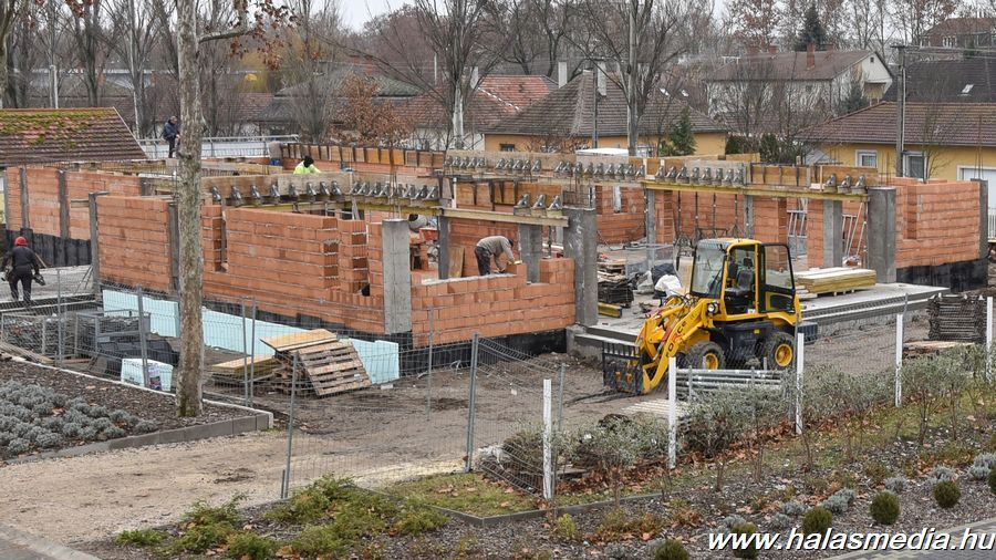 Már állnak Halas új kultúrterének falai (galéria)