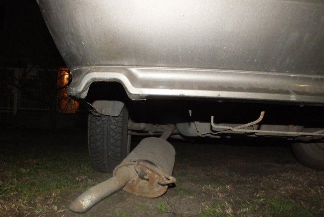 Leszakadt kipufogó durrogását hallhatták a lakók