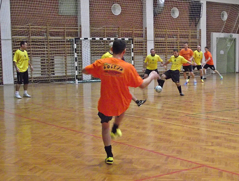 Izgalmak és drámák a kispályán (tabellákkal)