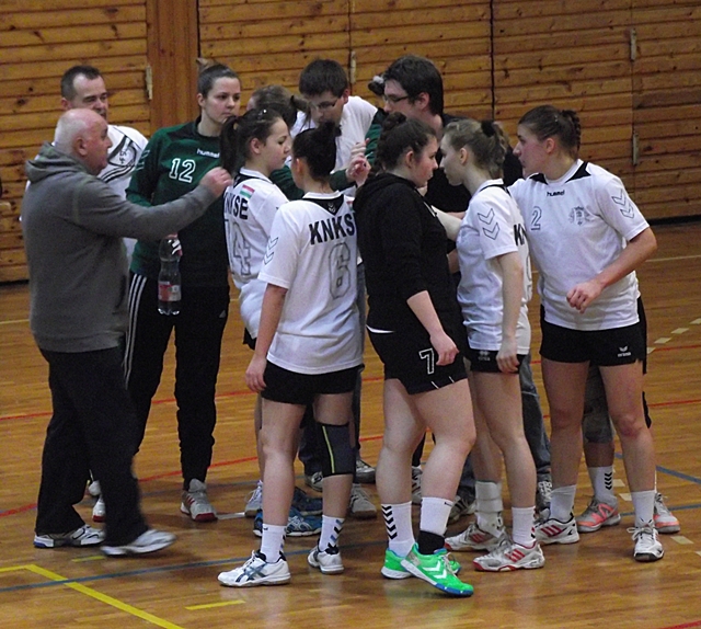 Nem játszhat a KNKSE