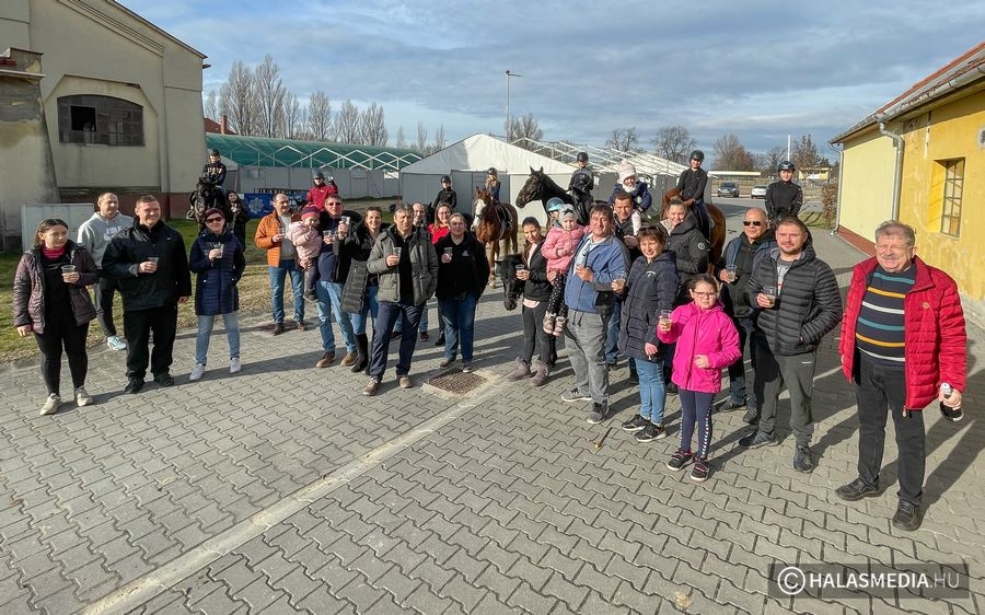 Edzéssel, pezsgővel búcsúztak az óévtől (galéria)