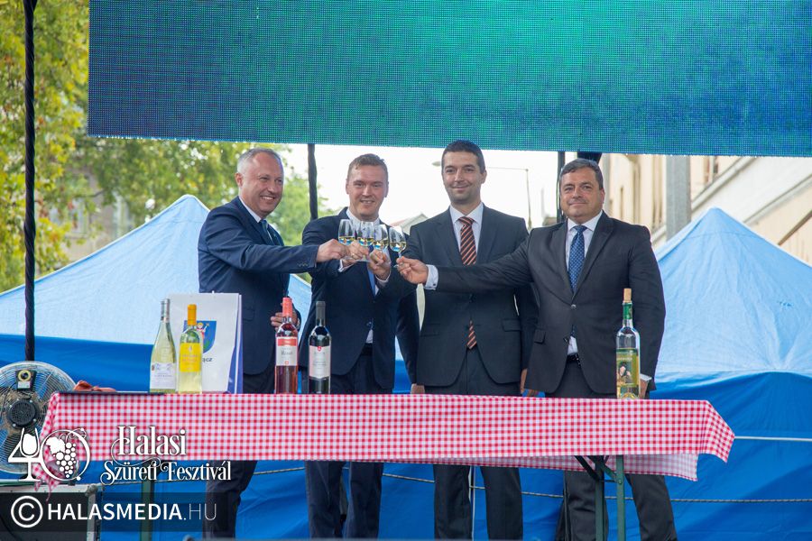 Ünnepi köszöntők a nagyszínpadon