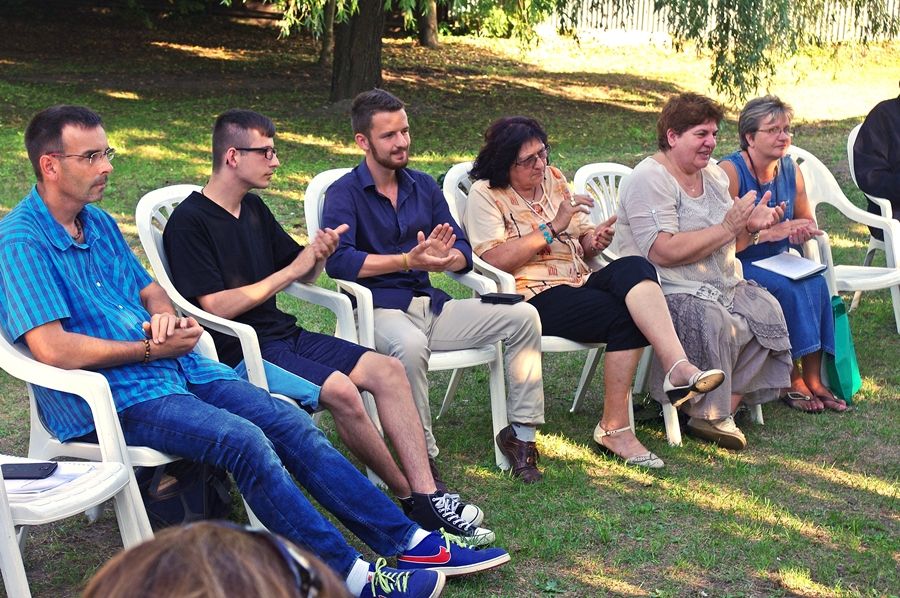 A versek nyelvén beszélgettek