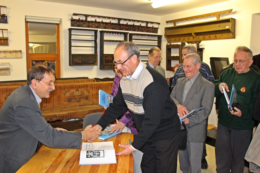 Képeslap album Halasról