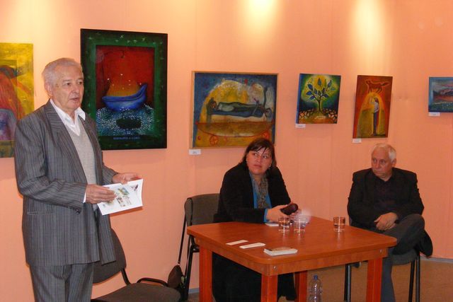 Képeslapok kötetben