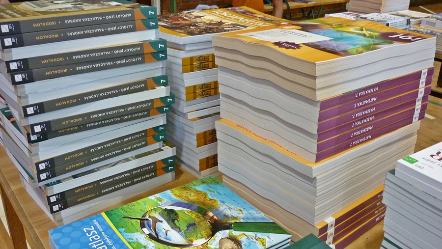 A legtöbb helyen már kiosztották a tankönyveket