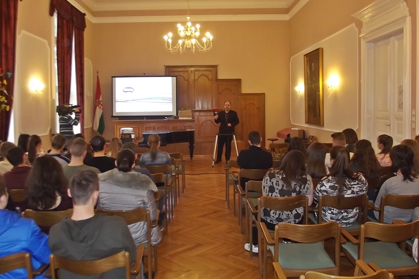 '56-os könyvbemutató Kiskunhalason