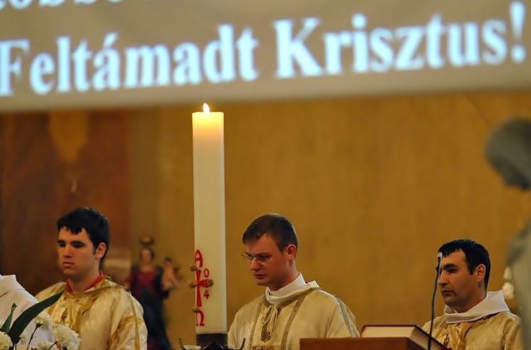 Az élő Jézust ünnepelték