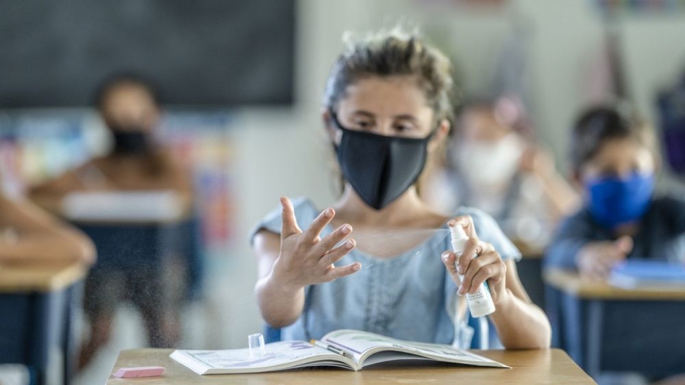 Ismét jön a maszkviselés és a testhőmérséklet ellenőrzés a Fazekas-iskolában