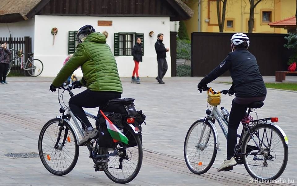 Biciklis túra a kiskőrösi Petőfi-szoborhoz