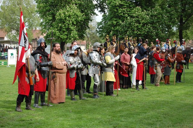 Középkori Majális a lovasparkban