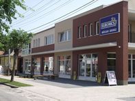 Új üzletház nyílt Halason