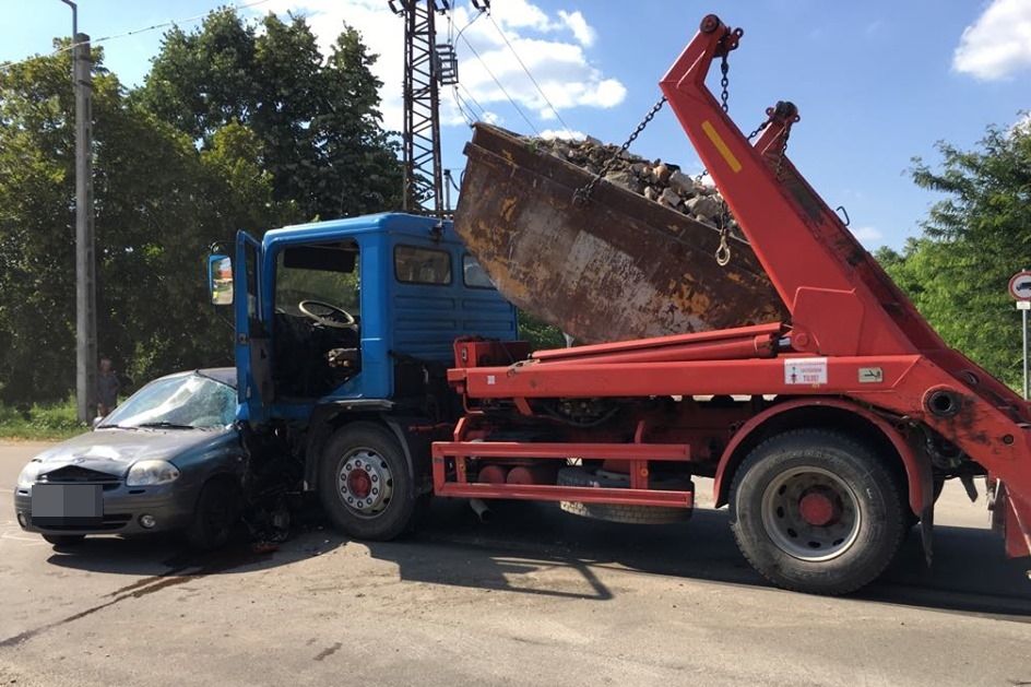 Kihajtott a Renault a MAN teherautó elé (galéria)
