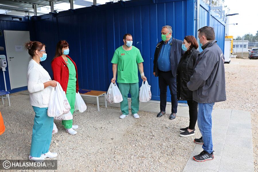 Süteménnyel lepték meg az ápolókat, orvosokat