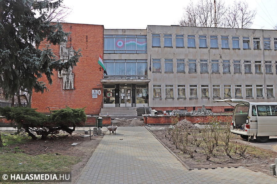 Új lesz a főbejárat és a játszóudvar