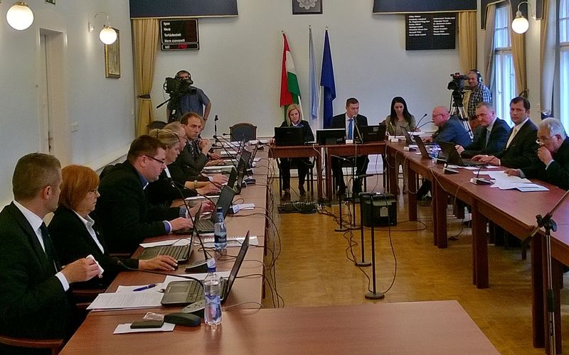 Ketten a közmeghallgatáson