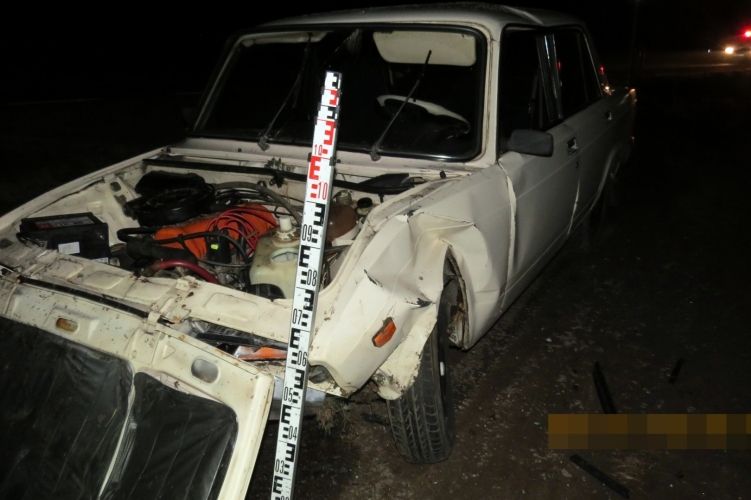 Lesodródott a Lada az útról