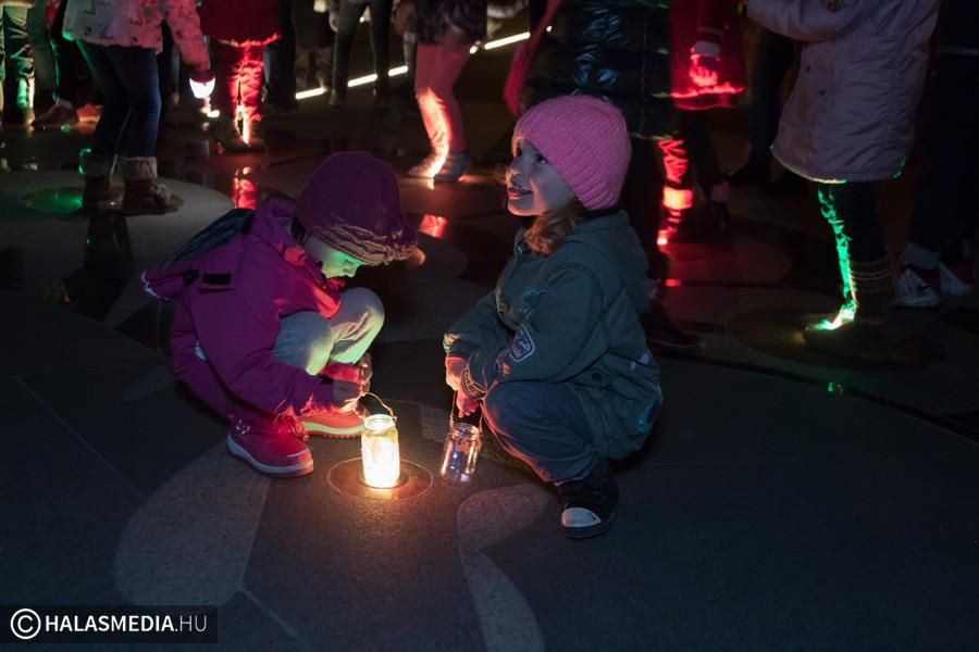 Lámpás felvonulás a főtéren