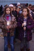 Lámpás menet az iskolától a templomig