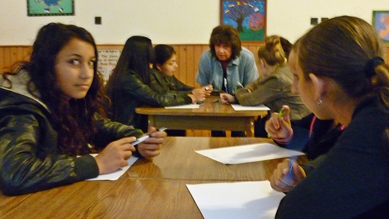Roma lányokat mentorálnak
