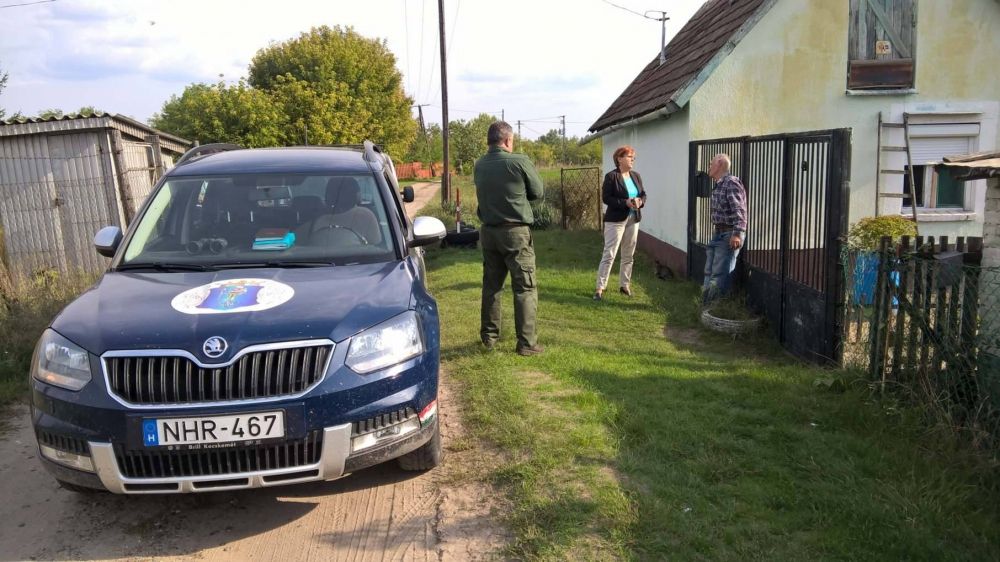 Jobb út és több világítás kellene