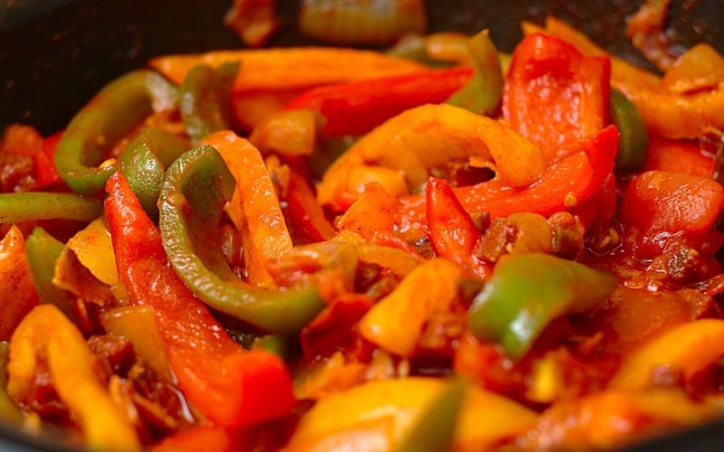 (►) Lecsóval segítettek a halasiak