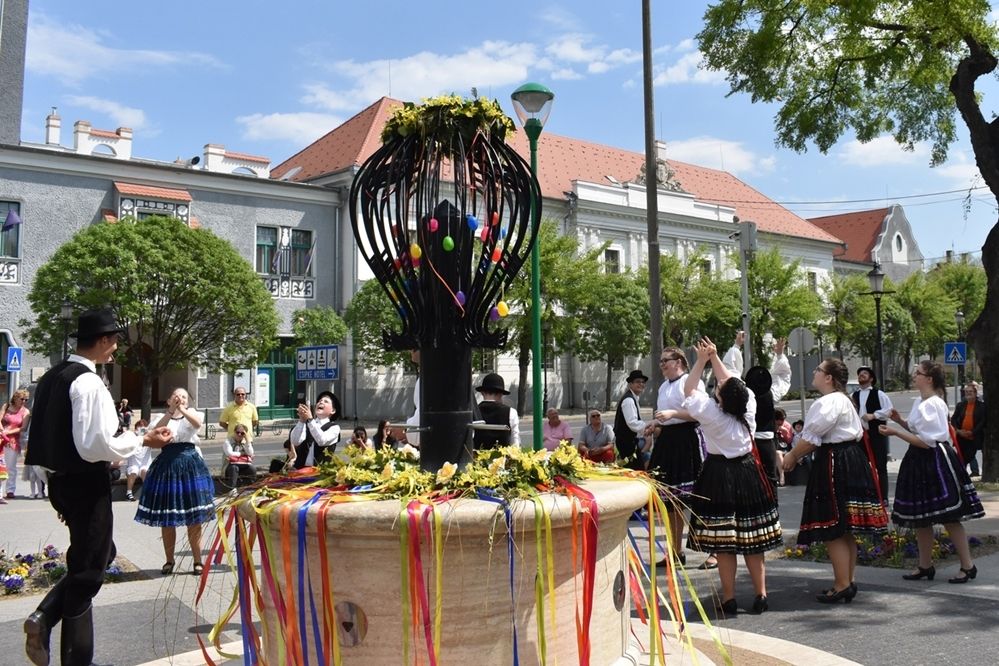 Hagyományőrző locsolkodás Halason