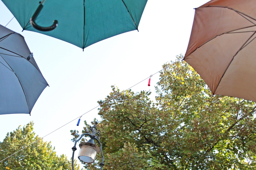 „Száradjon le a keze...!