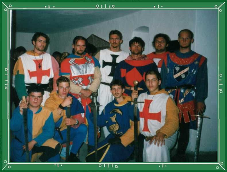 (►) Bajvívók ütnek tábort Halas központjában