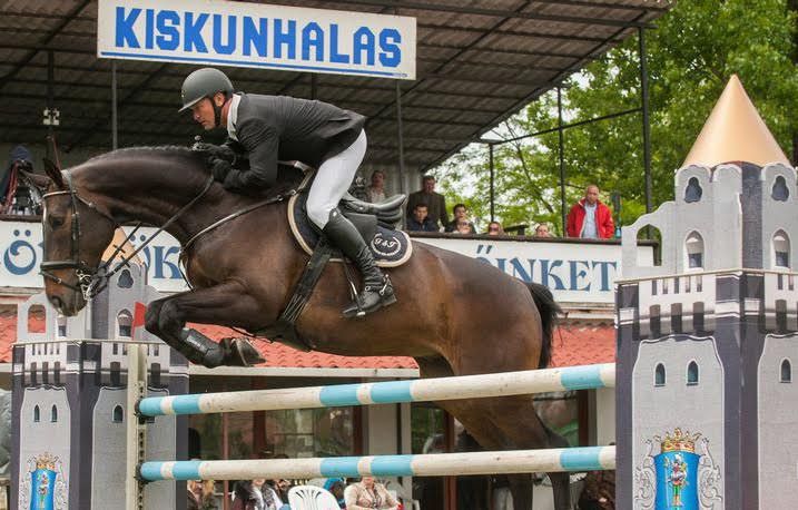 Füzér-bronz Budapesten