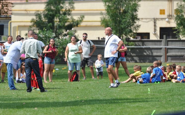 Sportnap  a lovasparkban