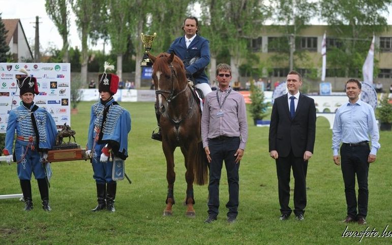 Emlékezetes halasi lovasnyitány