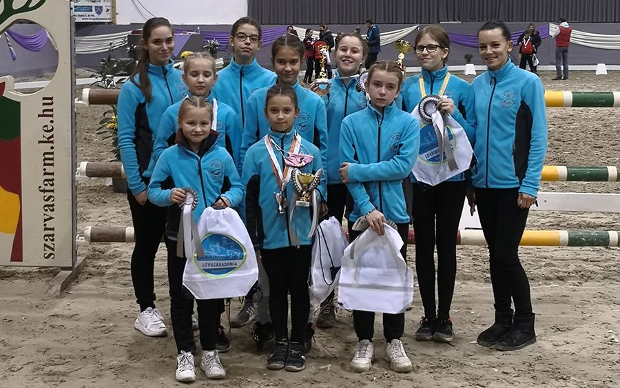 OB aranyos lovastornászok